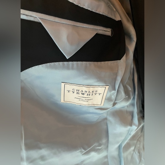 New (unworn) Charles Tyrwhitt solid navy blue tailored fit 2 piece suit - Picture 2 of 5